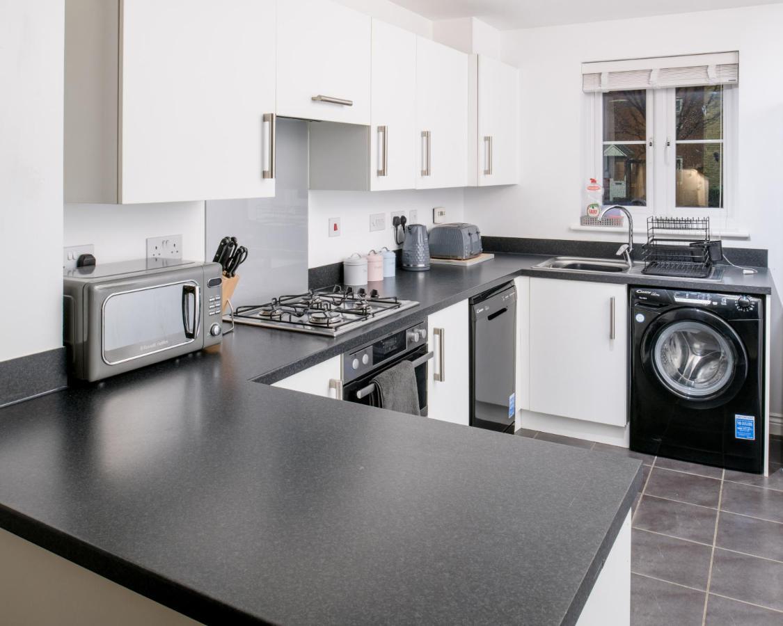5 Bed House In Gloucester Hucclecote Εξωτερικό φωτογραφία