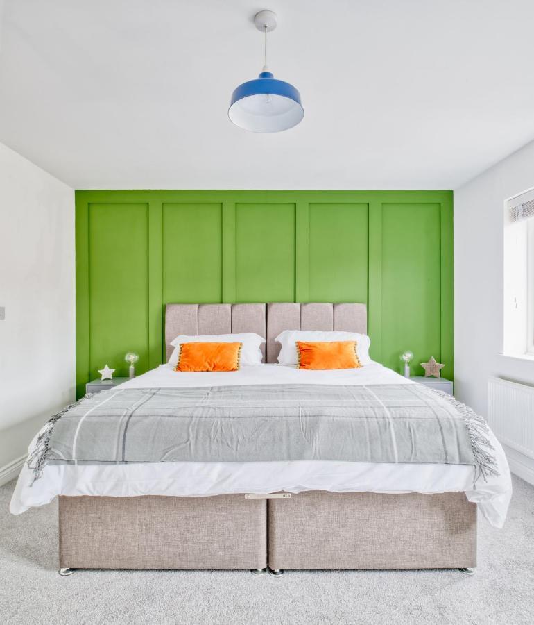 5 Bed House In Gloucester Hucclecote Εξωτερικό φωτογραφία