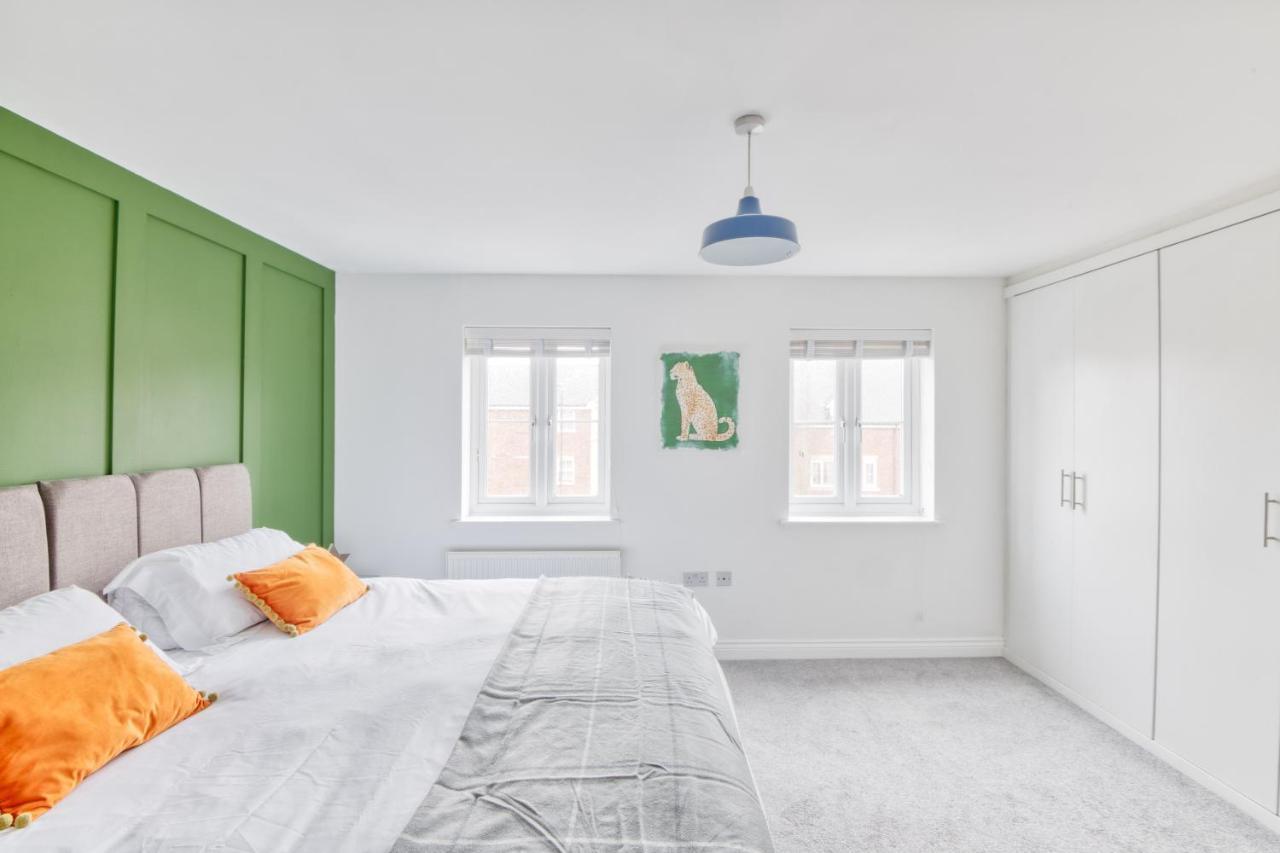 5 Bed House In Gloucester Hucclecote Εξωτερικό φωτογραφία